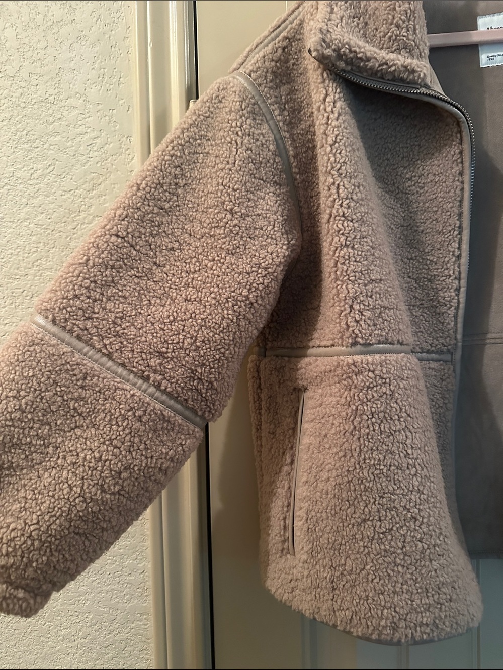 A&F Sherpa Jacket - Picture 3 of 5